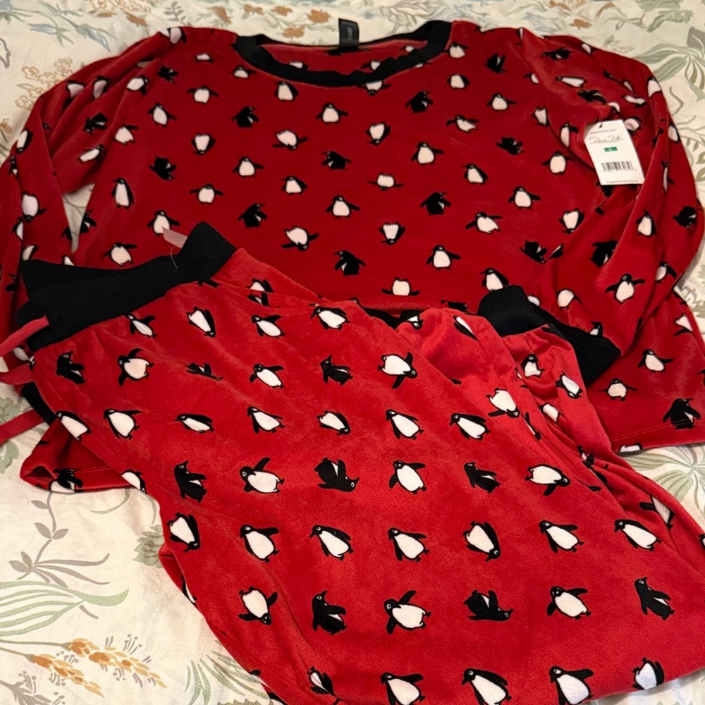 Cute super soft penguins woman’s Christmas pajamas size large pj’s with pockets
